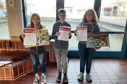 Einzelsieger 2019: Hannes Hövelmeyer 5c (mitte), Helen Borgmann 5c (rechts) und Tabea Hesselkamp 6d (links) Einzelsieger 2019: Hannes Hövelmeyer 5c (mitte), Helen Borgmann 5c (rechts) und Tabea Hesselkamp 6d (links)