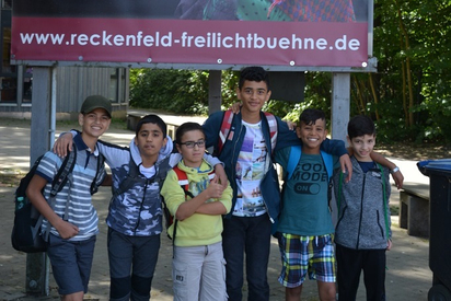 Die jüngeren Kinder der DaZ-Förderung besuchten das Theaterstück „Die kleine Hexe“ auf der Freilichtbühne Greven-Reckenfeld.