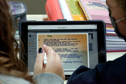 Die Digitalisierung läuft an der MKG: Hier sind iPads im Unterrichtseinsatz in einem Niederländisch-Grundkurs in der Einführungsphase der gymnasialen Oberstufe.