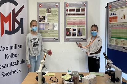 Zweiter Platz in der Sparte "Schüler experimentieren", Fach Biologie: Jasmin Braun und Jana Wermers Zweiter Platz in der Sparte "Schüler experimentieren", Fach Biologie: Jasmin Braun und Jana Wermers