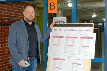Dirk van Aaken ist seit Februar Leiter der Jahrgänge acht bis zehn an der Maximilian-Kolbe-Gesamtschule, wo er selbst sein Abitur gemacht hat. Foto: Gemeinde Saerbeck