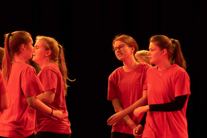 v.l.n.r. Anna Bühner, Liz Mielemeier, Sophie Schwarzer, Helena Kötter. Foto: Oliver Berg, Theater Münster v.l.n.r. Anna Bühner, Liz Mielemeier, Sophie Schwarzer, Helena Kötter. Foto: Oliver Berg, Theater Münster