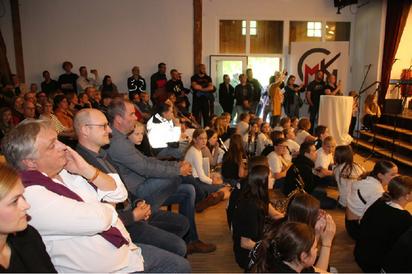 Publikum in der Bürgerscheune Foto: Marlies Grüter Publikum in der Bürgerscheune Foto: Marlies Grüter